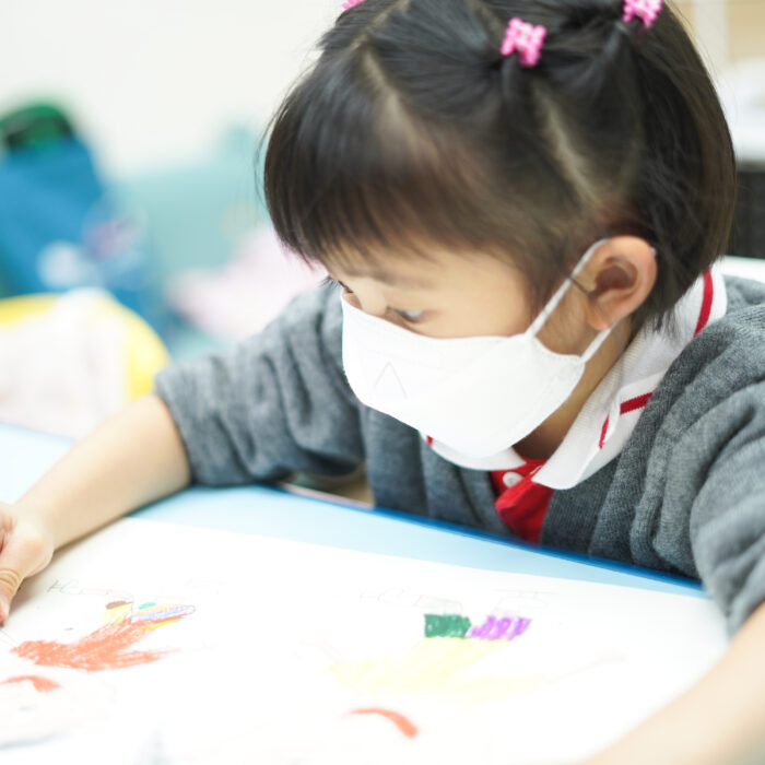 【畫畫心理學】解讀孩子繪畫中的象徵：房子、煙囪、門和窗戶的心理分析